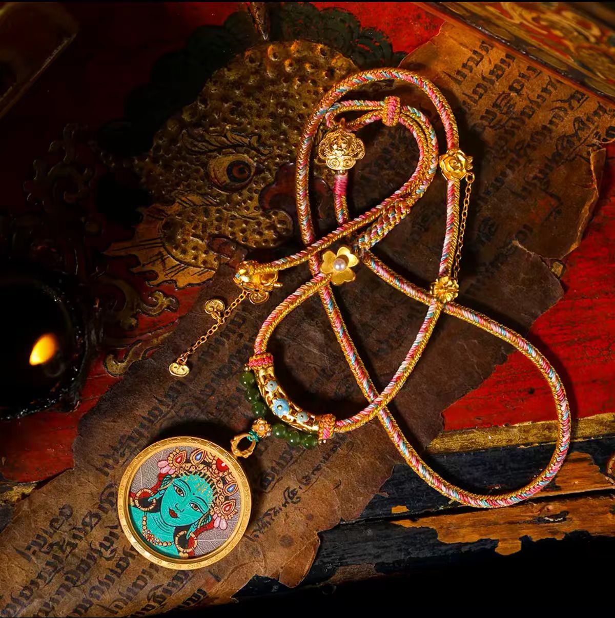 Tibetan Hand-Painted Green Tara Thangka Pendant Necklace — Round Bodhi Leaf Amulet
